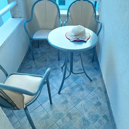 Royal Neum